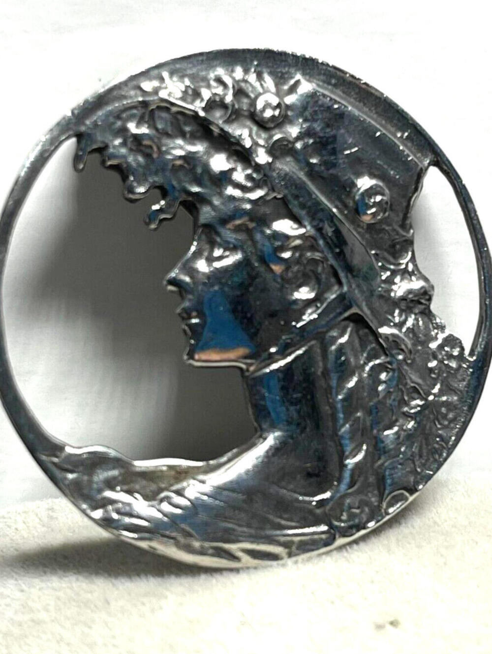 Vintage Sterling Silver Round Art Nouveau Lady Profile Brooch from 1970's - Picture 6 of 9